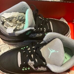 Air Jordan’s 3 retro ( gs) once wear size : 4.5/5